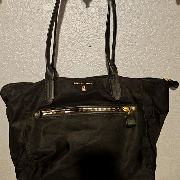 Michael Kors Handbags - SET MICHAEL KORS CANVAS TOTE